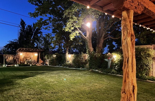 Lakeliving Multi Family Retreat, with large beautiful outdoor living space
