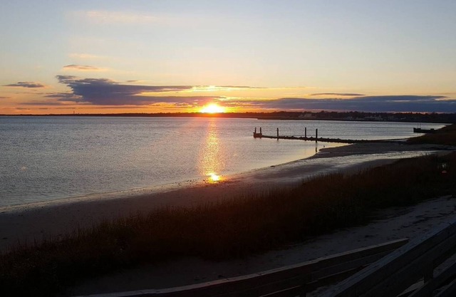 Lakes Bay Waterfront Location With Amazing Sunset Views!