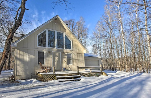 Lakes of the North Home on Snowmobile & ATV Trail!