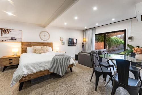 Lakeside Bliss, Perfect Location Guesthouse