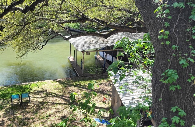 Lakeside Condo for Fun, Business , Getaway, Fishing and Boating
