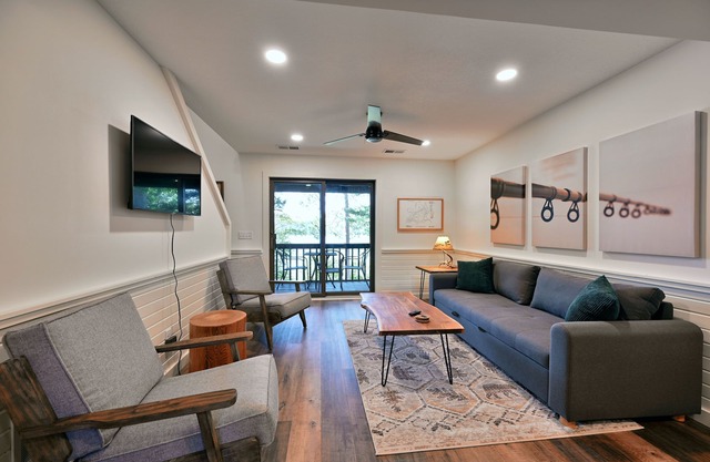 Lakeside Fishing Bear Condo: Beach, Sauna, Club Room, Private Balcony