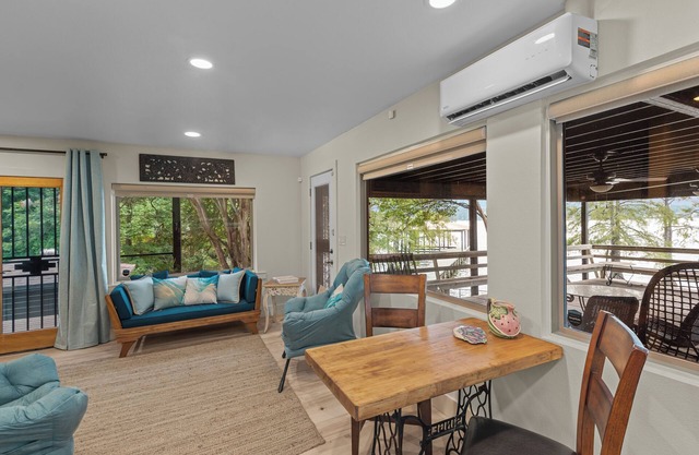 Lakeside Haven with private deck & waterfront access.