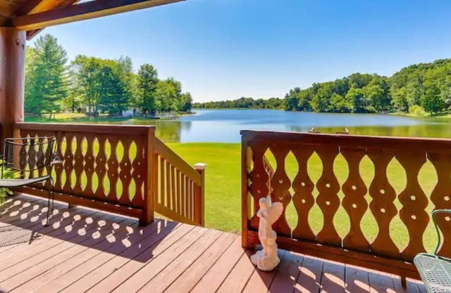 Lakeside Home near Santa Claus & Holiday World