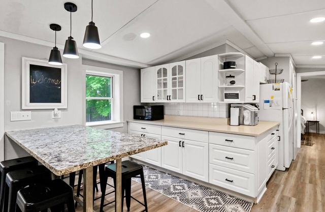 Lakeview Cottage | 4 Bed, 2 Bath