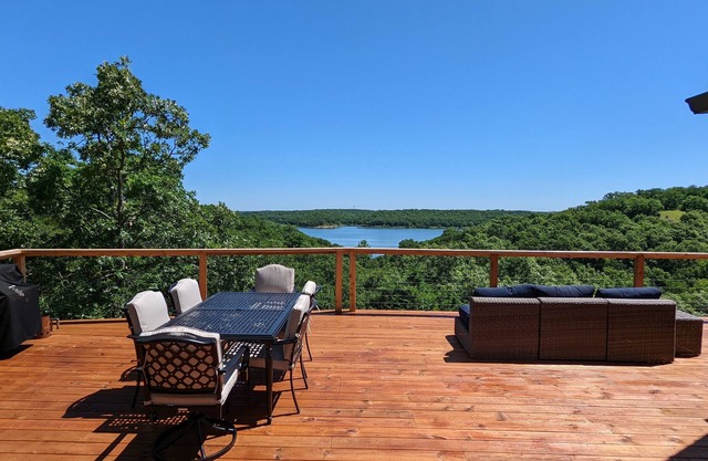 Lakeview Hideaway: Newly Renovated cabin with a gorgeous view