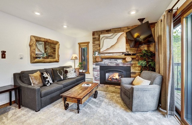 Lances West #11 in Columbine Rd