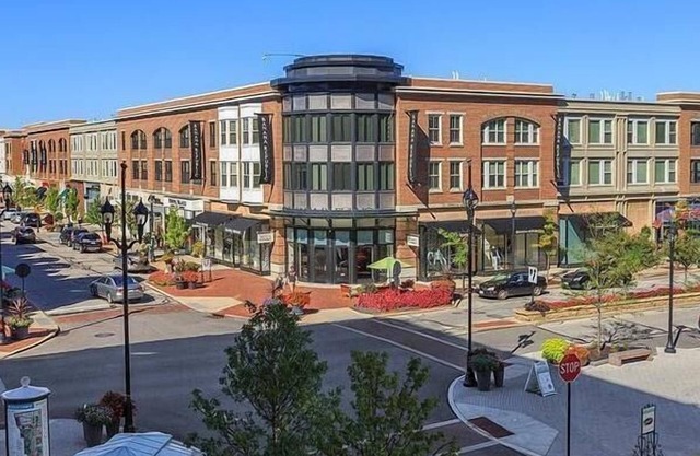 Landing at Crocker Park Living - 1 Bedroom in Downtown Westlake