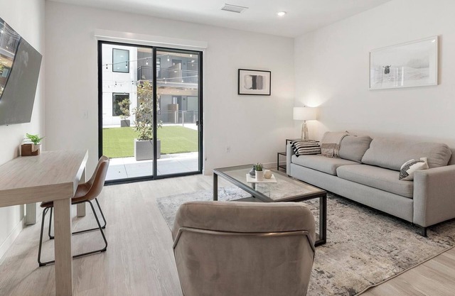 Landing | Beautiful 1BD, Clubhouse, Rooftop Lounge