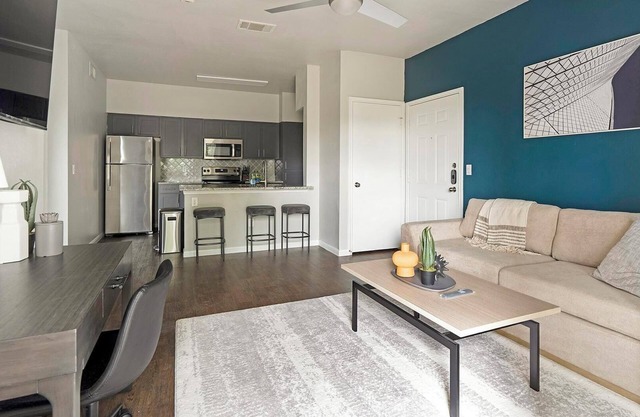 Landing | Beautiful 2BD, Gym, Pool