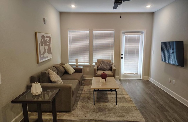 Landing | Beautiful 2BD, Pool, Gym