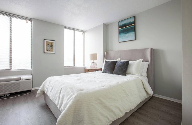 Landing | Beautiful Studio, Pool, Gym