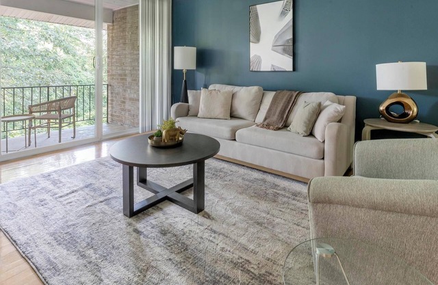 Landing | Chic 2BD, Gym, Pool