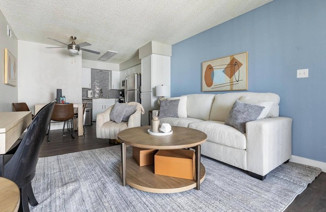 Landing | Chic 2BD in Maryvale Village