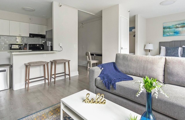 Landing | Chic Studio, Courtyard, Gym
