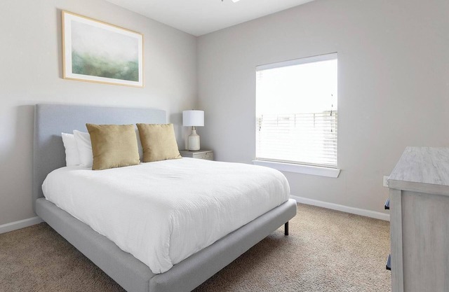 Landing | Incredible 2BD, Pool, Clubhouse