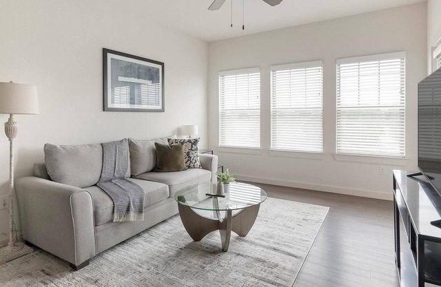 Landing | Modern 1BD, Gym, Clubhouse
