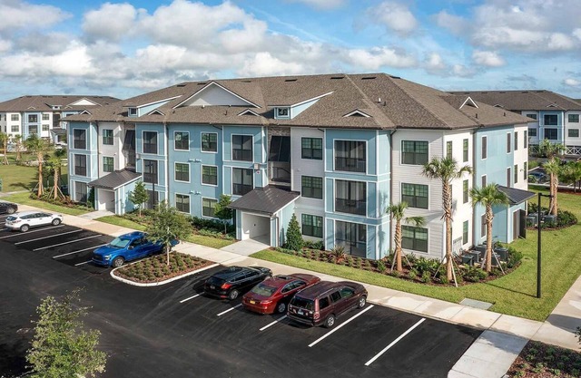 Landing | Modern 2BD, Pool, Gym