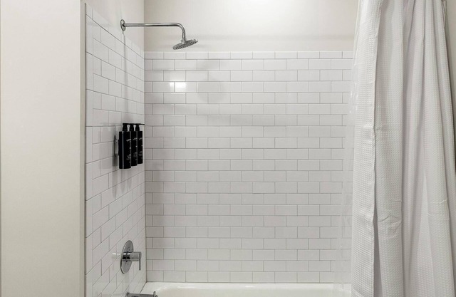 Landing | Stunning 1BD, Clubhouse, Gym