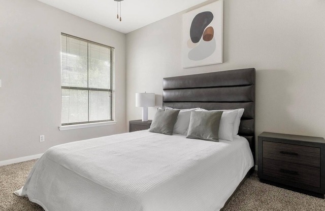 Landing | Stunning 1BD, Pool, Gym