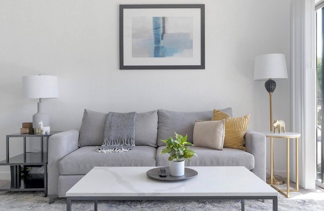 Landing | Stunning 1BD, Pool, Gym