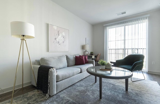 Landing | Stunning 1BD, Gym, Clubhouse