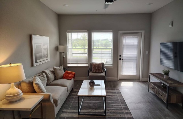 Landing | Stylish 1BD, Gym, Pool