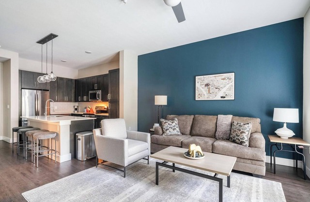 Landing | Stylish 1BD, Clubhouse, Pool