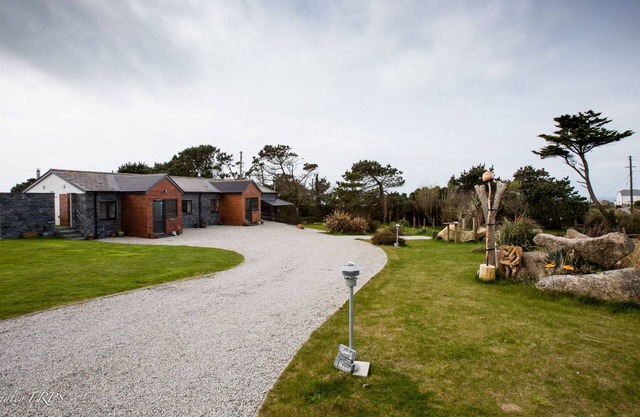 Lands End 2 bedroom Cottage, with hot tub and private garden