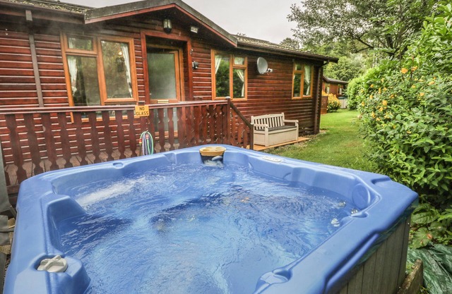 LANGDALE LODGE 15, family friendly, with pool in White Cross Bay