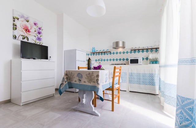 LANTANA, apartment with glimpse of the sea
