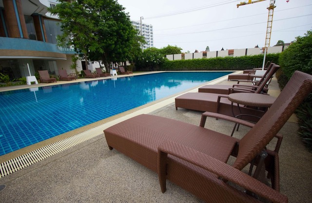 Large, 2 bed beachfront condo in Pattaya