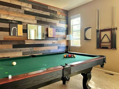 Large 5BR 4,5Bath Retreat - Gym - Games - Office - I-25