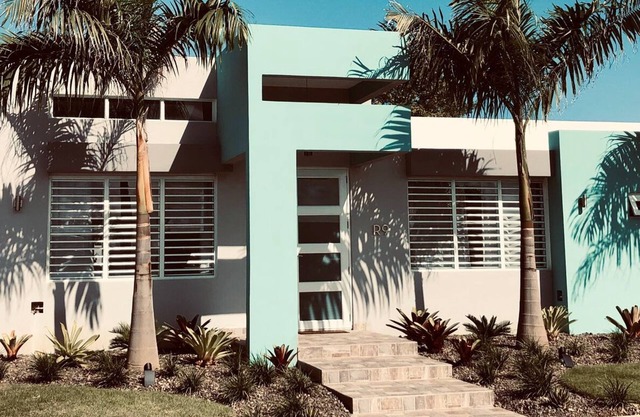 Large 5BR House, Pool, A/C, Solar/Tesla Batteries, 5 Min Walk to Dorado Beach!