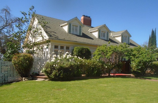 Large 6 Bedroom home Beverly Hills area of Glendale, sleeps 12, with pool