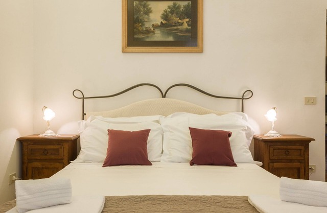 Large apartment between two parks in central Florence - special weekly deals