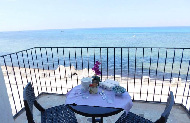 Large apartment for exclusive use on the sea