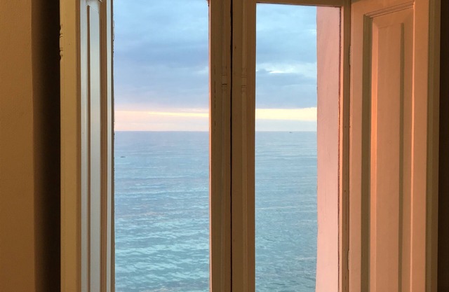 Large apartment for exclusive use on the sea