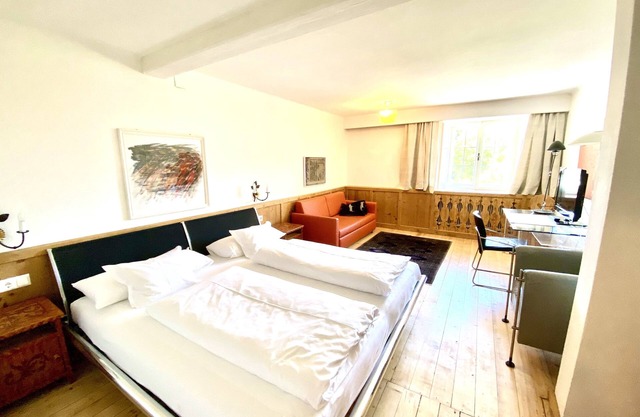 Large apartment with 2 bedrooms, SWIMMING POOL, balcony, garden