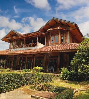 Large Bogor Villa with Pool, BBQ Grill & Fishing Spot by 2ndHome