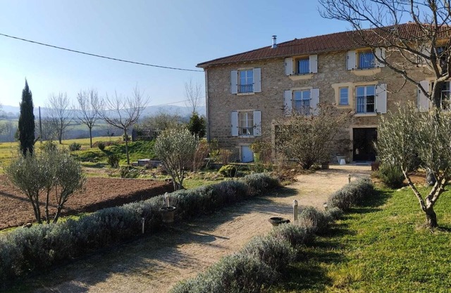 Large Charming House in Chaponost - 15 People - Swimming pool, Garden, Stream
