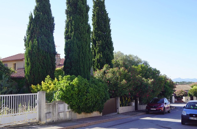 Large comfortable villa 5 minutes from the beach garden terraces pets allowed