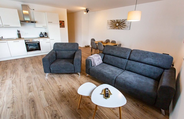 Large COZY 4-room apartment with balcony *near Europa Park*