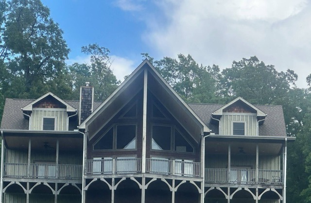 LARGE CUSTOM BUILT HOME!!