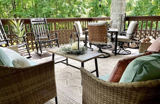 Large deck! Mountain top experience, 4 beds