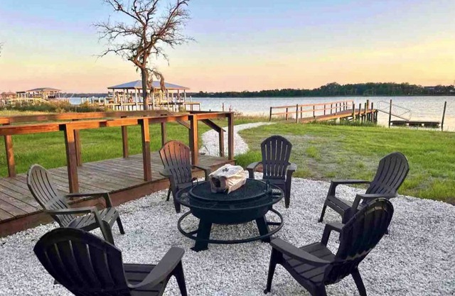 🐬LARGE DESIGNER COASTAL HOME DOCK,DOLPHINS,fishing 🐚 LONG Corporate Rentals,PETS