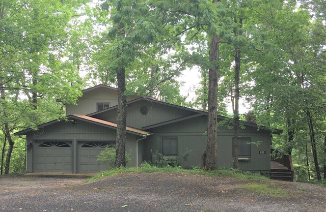 Large Family Cabin in the Shenandoah Valley - Book Today - Dog Friendly!