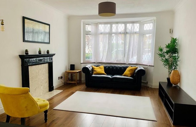 Large family home with easy access to M25 & London