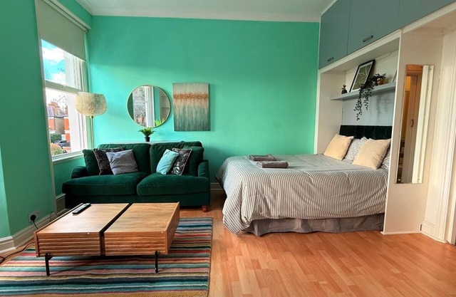 Large flat close to tube zone 2