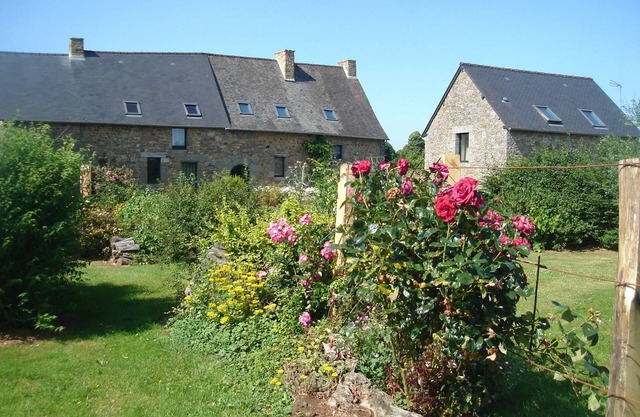 Large gîte for 12 people, Fougères, Mont St Michel, quiet in the Brittany countryside.